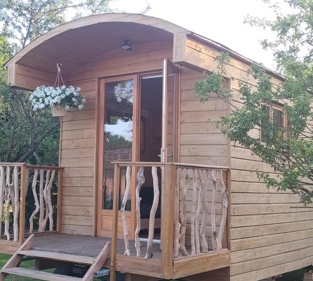 La Roulotte De Jane Guest House Margon  Exterior photo